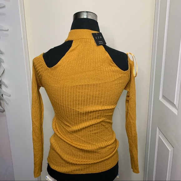 Urban Basic Flattering Cut off Shoulder / Cold Shoulder LongSleeves Top - Picture 5 of 6